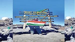 अटकेपार झेंडा; आदिवासी आश्रमशाळेच्या शिक्षिकेने माउंट किलीमांजारोवर फडकवला तिरंगा