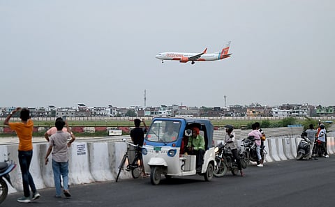 Lucknow Kanpur Highway Flyover Is Trending As Plane Viewing Point!