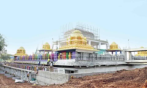 27 நட்சத்திரங்களுக்கும் தனி சன்னதி