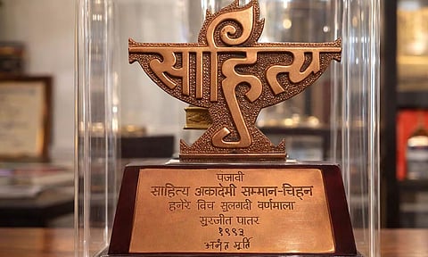 தமிழில் தமிழ்ச்செல்வன்.. மற்ற மொழிகளில் யாருக்கு? -  சாகித்ய அகாடமி விருது விவரம் |Sahitya Akademi