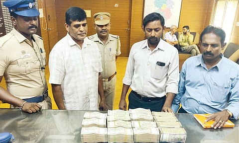 TN Assembly Election | தமிழகம் முழுவதும் பறக்கும் படையினர் சோதனை: ரொக்கப்பணம் - பரிசு பொருட்கள் பறிமுதல்
