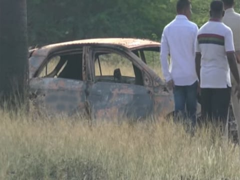 காரில் 4 பேர் உடல் கருகி பலி... கொலையா? விபத்தா? என போலீசார் விசாரணை