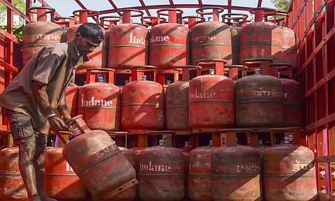 LPG Shortage| கியாஸ் சிலிண்டர்கள் தடையின்றி விநியோகம்- இந்தியன் ஆயில் நிறுவனம் உறுதி