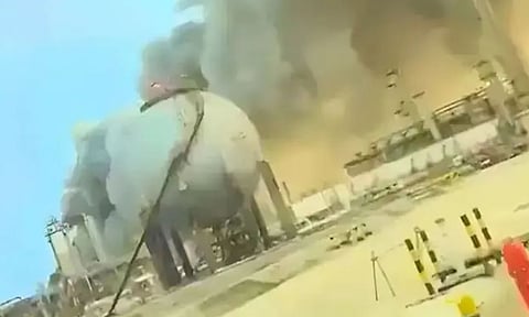 தீவிரமடையும் போர்: சவூதி அரேபியா, குவைத் எண்ணெய் சுத்திகரிப்பு நிலையங்கள் மீது ஈரான் தாக்குதல் | Iran war 
