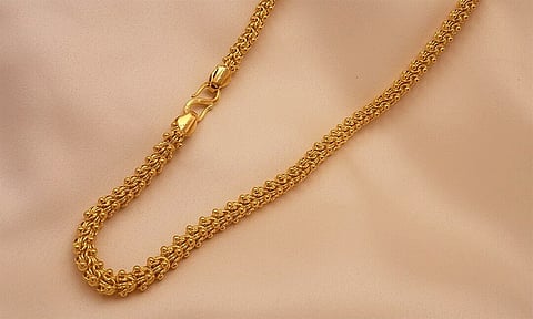 பஸ்சில் நகை திருடிய பெண்கள்... சினிமா பாணியில் விரட்டிச்சென்று பிடித்த மூதாட்டி 
