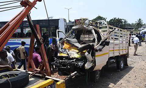 சேலத்தில் அரசு பஸ் தாறுமாறாக ஓடி விபத்து - 7 பேர் பலி 
