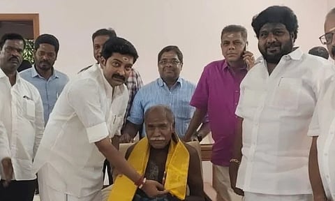 புதுச்சேரி அதிமுக துணை செயலாளர் கட்சியில் இருந்து விலகல்!