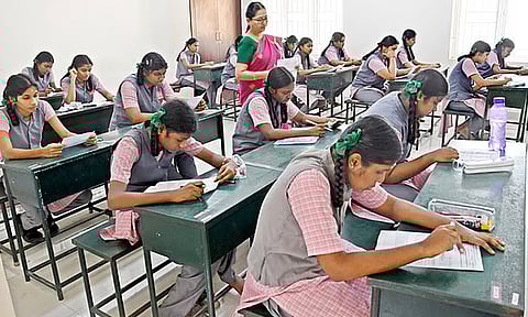 TN Exam | ஏப்ரல் 16-ந் தேதியுடன் தேர்வுகள் முடிகிறது..! ஜூன் 4-ம் தேதி பள்ளிகள் திறக்க முடிவு