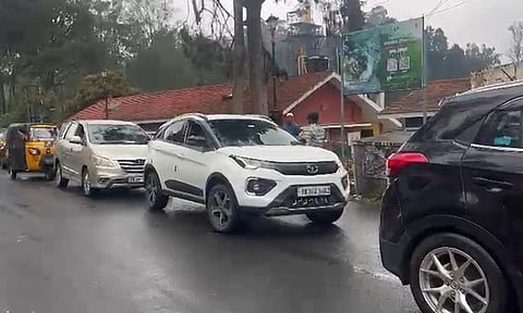 கோடைசீசனுக்கு முன்பே ஊட்டி நகரில் அதிகரித்த போக்குவரத்து நெரிசல்