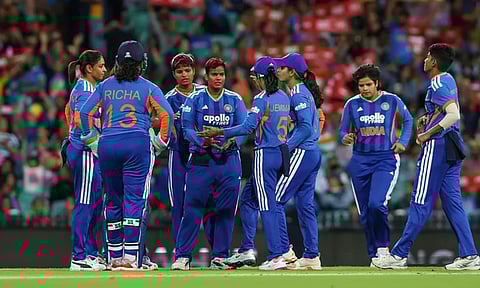 தென் ஆப்பிரிக்காவுக்கு எதிரான டி20 தொடர்: 2 புதுமுகங்களுடன் இந்திய மகளிர் அணி அறிவிப்பு