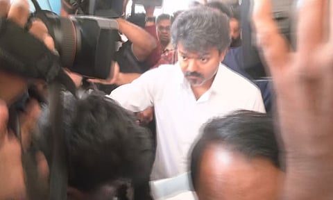 TN Assembly Election| தலைமைச் செயலகத்தில் விஜய்- தலைமை தேர்தல் அதிகாரியிடம் புகார்