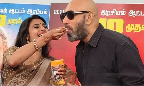 அமைதிப்படை சத்யராஜூக்கு அல்வா கொடுத்த கஸ்தூரி- 32 வருட பகையை தீர்த்துக்கொண்டார்