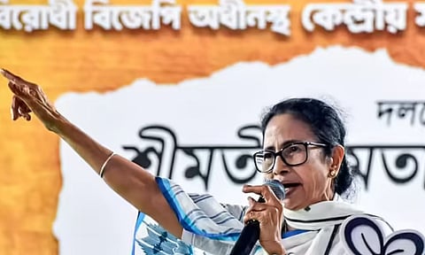 வாக்குச்சாவடிகளை பாதுகாக்க அடுக்களையில் உள்ளதை எடுத்து வாருங்கள்.. பெண்களுக்கு மம்தா அழைப்பால் சர்ச்சை |West Bengal