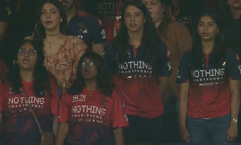 IPL 2026 | ஆர்சிபி போட்டியை நேரில் காணும் ஸ்மிருதி மந்தனா - ஷ்ரேயங்கா பாட்டில்