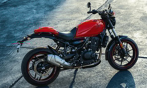 Royal Enfield | சூப்பர் அப்டேட்களுடன் அறிமுகமான 2026 கெரில்லா 450 - என்ன ஸ்பெஷல்?