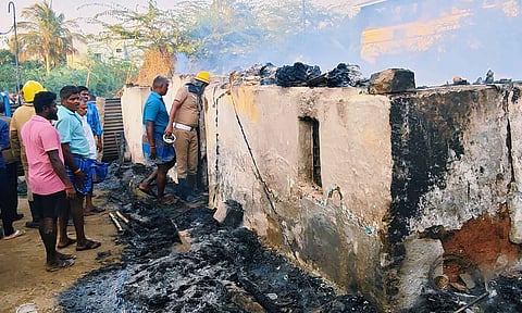 பொன்னமராவதி அருகே சமையல் செய்தபோது குடிசை வீட்டில் தீப்பிடித்து தாய்-மகள் உடல் கருகி பலி