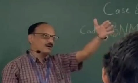 VIDEO: "பயங்கரவாதியே.. உனக்கு வெட்கமாக இல்லையா.." இஸ்லாமிய மாணவனை திட்டிய பேராசிரியர் 