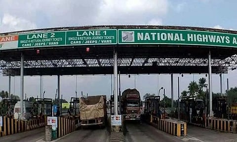 தமிழ்நாட்டில் இன்று நள்ளிரவு முதல் சுங்கக் கட்டணம் உயர்வு| Toll Gate