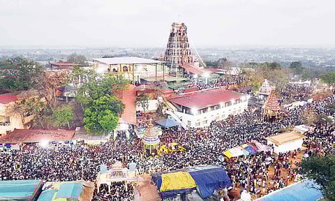 பங்குனி உத்திரத்தையொட்டி மயிலம் முருகன் கோவிலில் தேரோட்டம்