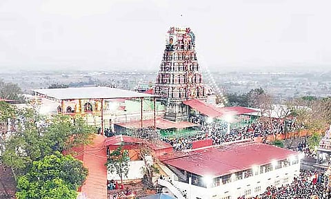 மயில் வடிவில் மயிலம் முருகன் கோவில்