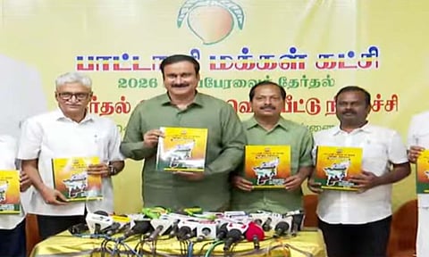 போதைப்பொருள் நடமாட்டம் குறித்து தகவல் தெரிவித்தால் ரூ.10,000 பரிசு - பா.ம.க. தேர்தல் அறிக்கை வெளியீடு