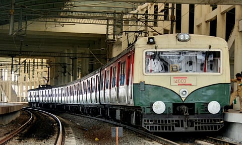 சென்னை பயணிகளுக்கு மகிழ்ச்சி செய்தி... நாளைமுதல் புறநகர் ரயில்கள் வழக்கம்போல் இயங்கும்! 