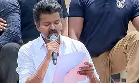 தமிழ்நாட்டைப் போலவே புதுச்சேரியிலும் தி.மு.க-காங்கிரஸ் குழம்பி போன கூட்டணி- விஜய்