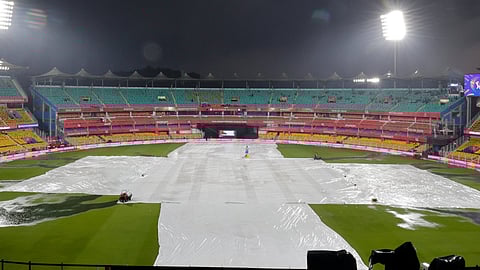 ஐபிஎல் 2026: மும்பை- ராஜஸ்தான் போட்டி மழையால் டாஸ் போடுவதில் தாமதம்