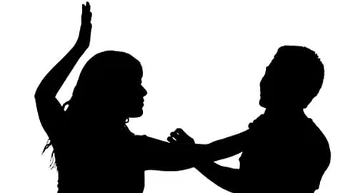 ஆந்திராவில் டிக்கெட் கேட்ட கண்டக்டர் கன்னத்தில் பளார் விட்ட பெண்