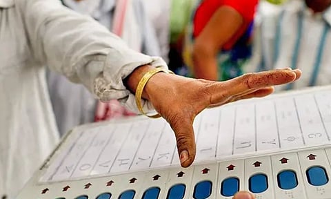 சட்டமன்றத் தேர்தல்: புதுச்சேரி, கேரளா, அசாமில் வாக்குப்பதிவு தொடங்கியது!  | Assembly election