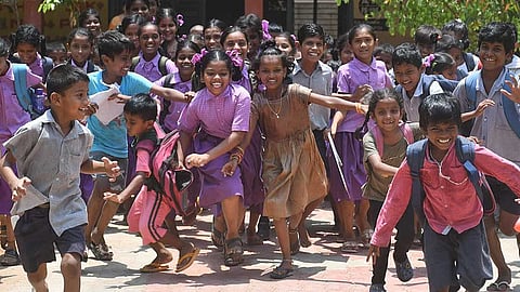 தமிழ்நாட்டில் 1 முதல் 9-ம் வகுப்பு மாணவர்களுக்கு கோடை விடுமுறை அறிவிப்பு