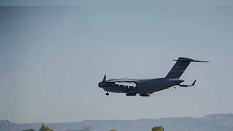 பாகிஸ்தான் விமான தளத்தில் தரை இறங்கிய அமெரிக்க போர் விமானம்