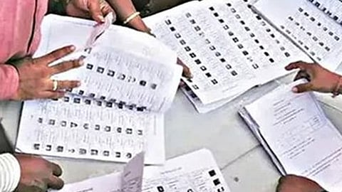 TN Assembly Election| சென்னை மாவட்டத்தில் வாக்காளர் தகவல் சீட்டு வழங்கும் பணி நாளை தொடக்கம்