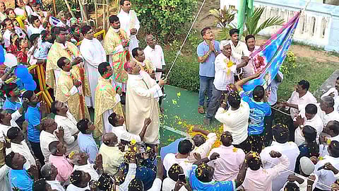 வில்லியனூர் லூர்து மாதா ஆலய ஆண்டு பெருவிழா கொடியேற்றத்துடன் தொடங்கியது