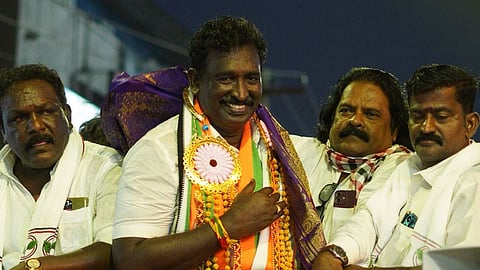 ஆரம்ப சுகாதார நிலையம் முதல் சாலை விரிவாக்கம் வரை... தொகுதிக்கு நலத்திட்ட உதவிகளை வழங்கிய முன்னாள் அமைச்சர் மாதவரம் V மூர்த்தி