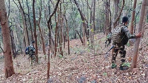 சத்தீஸ்கர்: என்கவுண்டரில் பெண் நக்சலைட் சுட்டுக்கொலை | Encounter