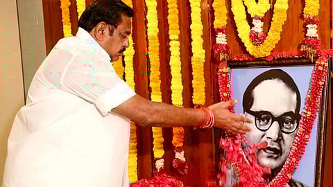 136-வது பிறந்த நாள்: அம்பேத்கர் படத்திற்கு மலர் தூவி மரியாதை செலுத்திய எடப்பாடி பழனிசாமி