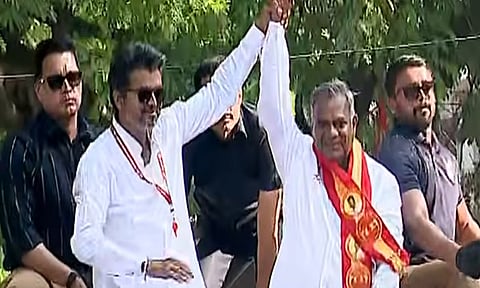 தி.நகரில் புஸ்ஸி ஆனந்தை ஆதரித்து விஜய் வாக்கு சேகரிப்பு