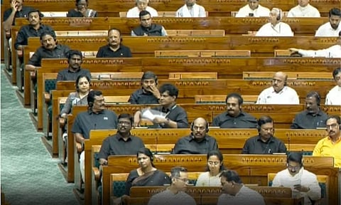 தொகுதி மறுவரையறை மசோதாவுக்கு எதிர்ப்பு - மக்களவைக்கு கருப்பு சட்டை அணிந்து சென்ற தி.மு.க. எம்.பி.க்கள்
