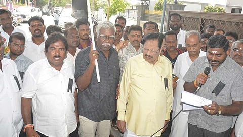 பா.ஜ.க. சர்வாதிகாரியாக இருக்க பார்க்கிறது - அமைச்சர் துரைமுருகன் 