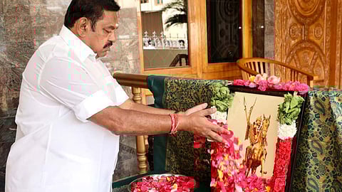 தீரன் சின்னமலையின் வீரத்தையும் புகழையும் போற்றி வணங்குகிறேன்- எடப்பாடி பழனிசாமி 