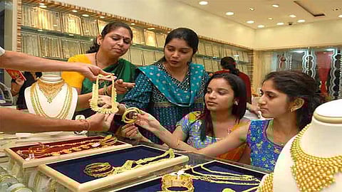 அட்சய திருதியை... நகைக்கடைகளில் தங்கம் வாங்க மக்கள் ஆர்வம்
