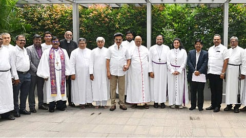 முதலமைச்சரை சந்தித்து திமுக கூட்டணிக்கு ஆதரவு தெரிவித்த கிறிஸ்தவ பேராயர்கள் 
