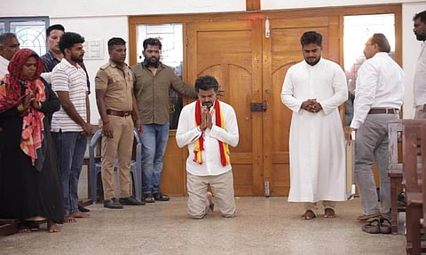 ‘தேர்தல் ஆதாயத்திற்காக மேற்கொண்ட நாடகக் காட்சி’ - தேவாலயத்திற்கு சென்ற விஜய்யை விமர்சித்த பெ.சண்முகம் 