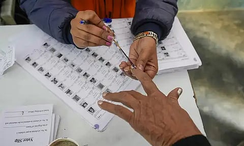 வாக்களிக்க ஊதியத்துடன் விடுமுறை கட்டாயம்..! தொழிலக பாதுகாப்பு மற்றும் சுகாதாரத் துறை உத்தரவு