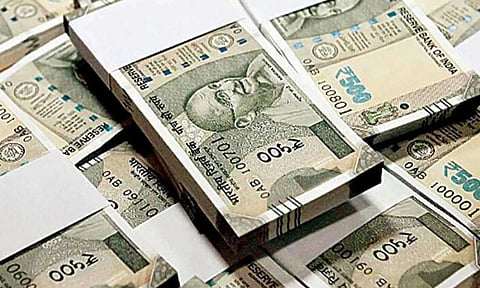 சென்னையில் கட்டுக்கட்டாக 500 ரூபாய் நோட்டுகள் சிக்கியது- தமிழகம் முழுவதும் கோடிக்கணக்கில் பணம் பறிமுதல்   