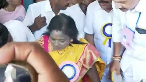 மயிலாப்பூர் தொகுதியில் ஐடி கார்டு இல்லாமல் ஓட்டு போடுவதாக தமிழிசை புகார் 