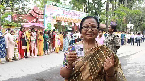 மேற்கு வங்கத்தில் மோதல், நாட்டு வெடிகுண்டு வீச்சு, வேட்பாளர் தாக்குதல் சம்பவங்களுக்கிடையே முதற்கட்ட தேர்தல் நிறைவு