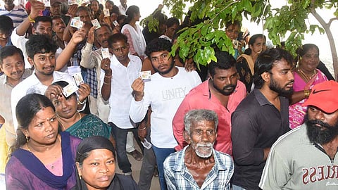 TN Assembly Election| மதியம் 1 மணி நிலவரப்படி 56.81 சதவீதம் வாக்குகள் பதிவு