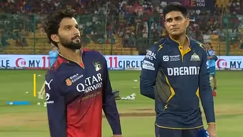 IPL 2026 | டாஸ் வென்ற பெங்களூரு பவுலிங் தேர்வு: குஜராத் முதலில் பேட்டிங்